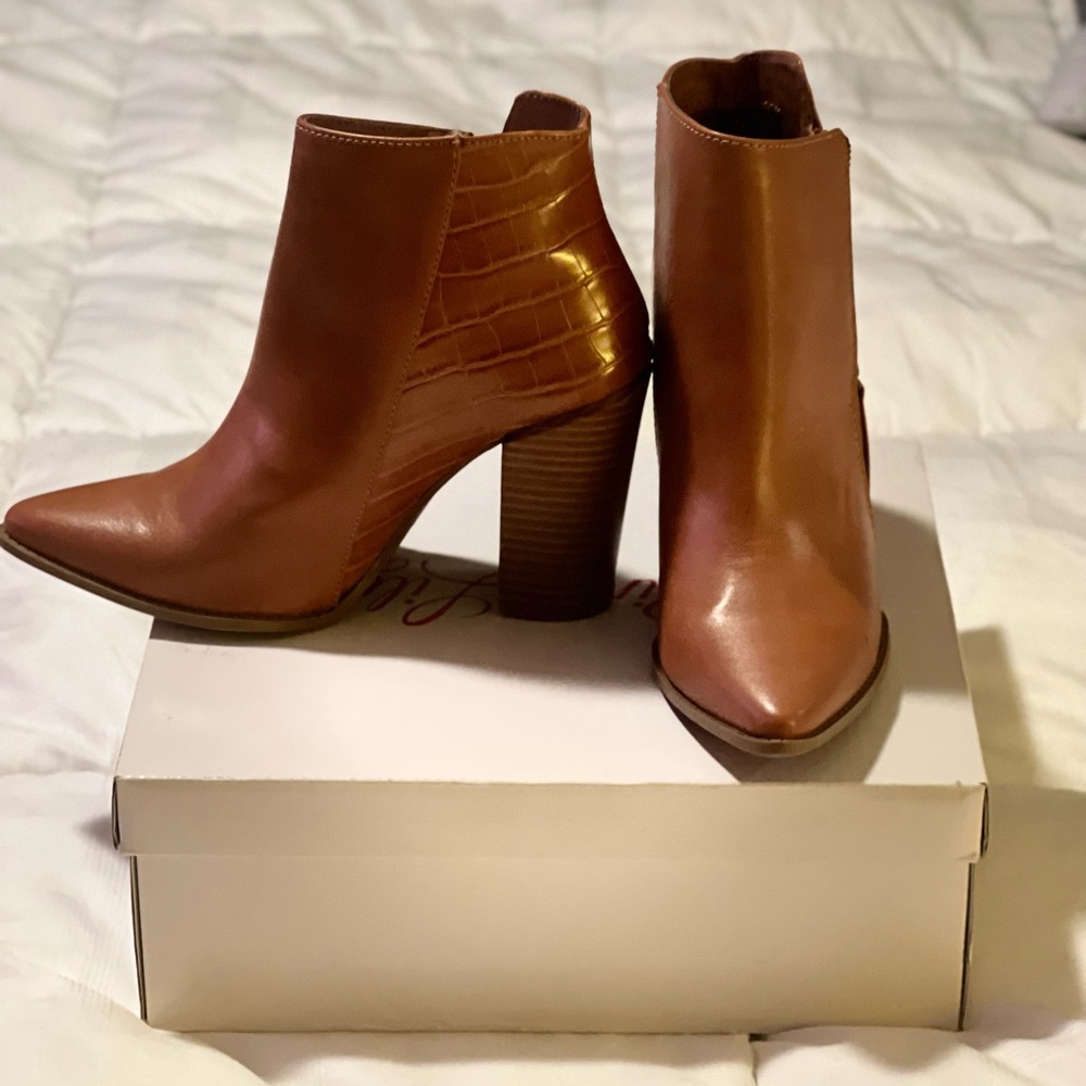 Carmel brown Booties 7.5